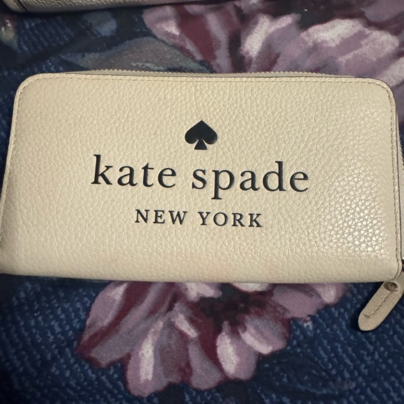 Kate Spade Ivory Tote Bag - Picture 3 of 10